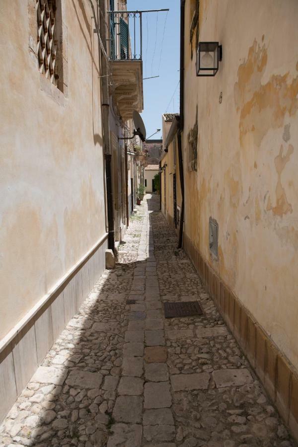 Qui Ed Ora,Guest House. Noto Kültér fotó
